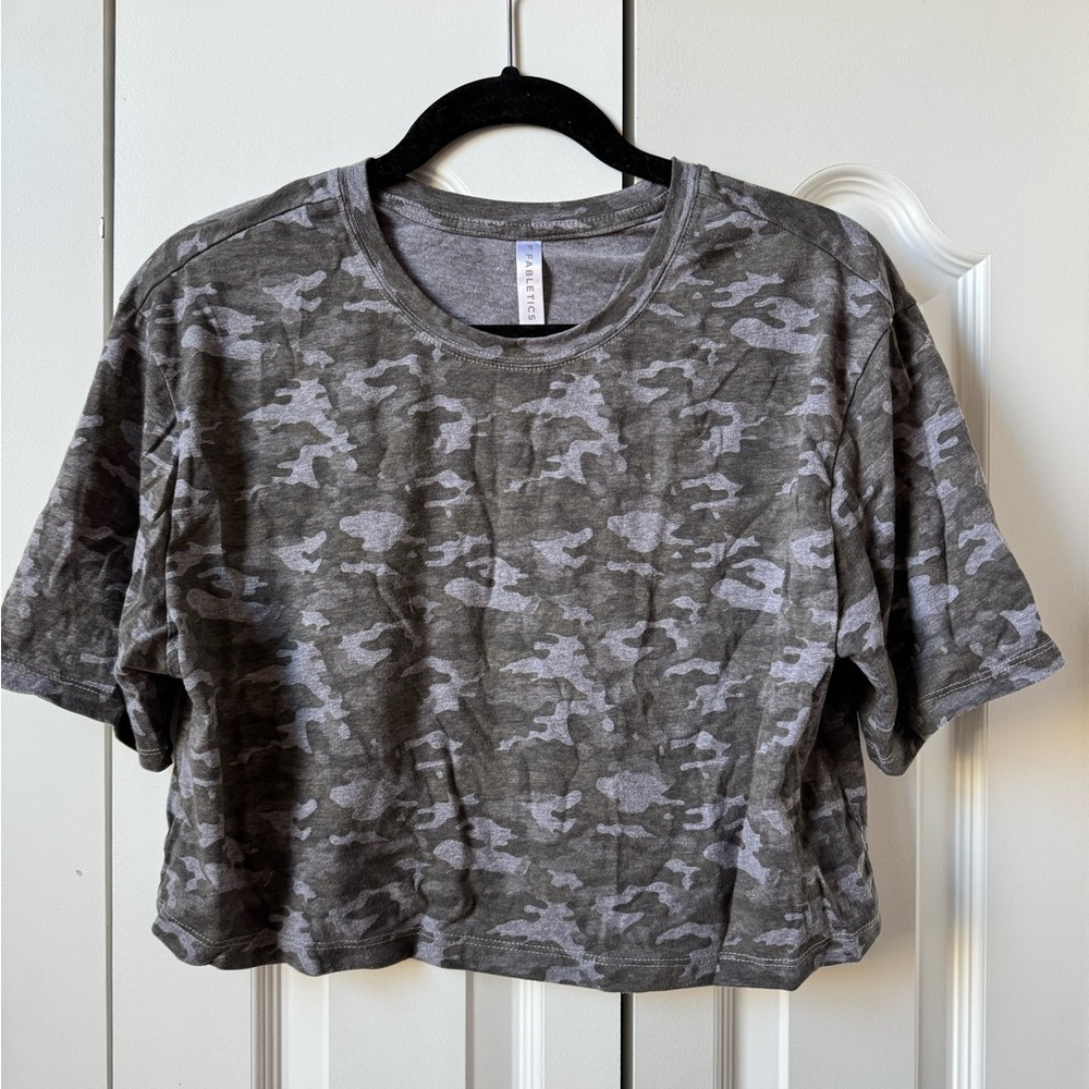 Fabletics cropped camo t-shirt, size medium.
